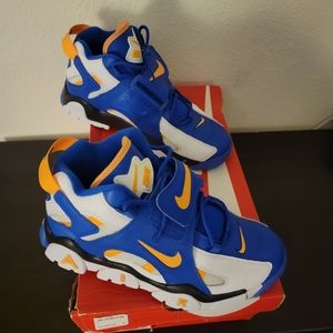 Nike Air Barrage Mid